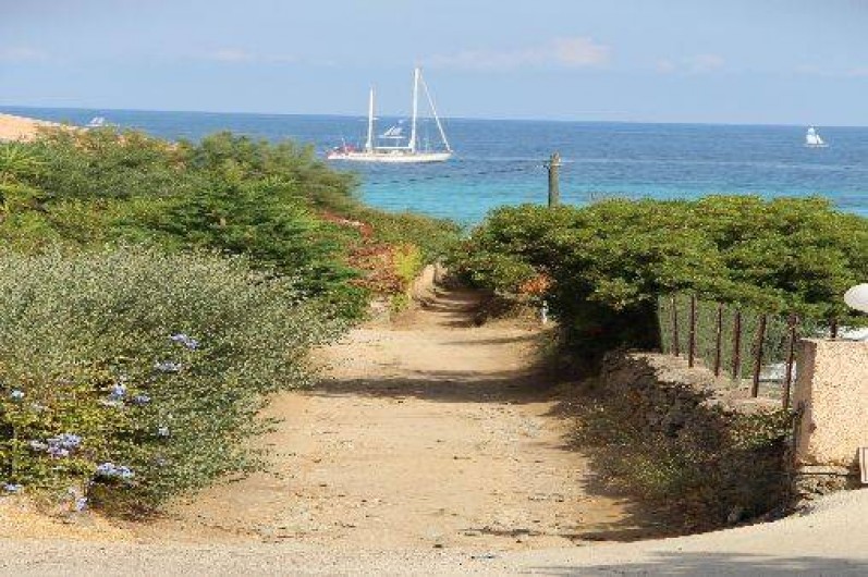 Location de vacances - Appartement à L'Île-Rousse - chemin de la plage