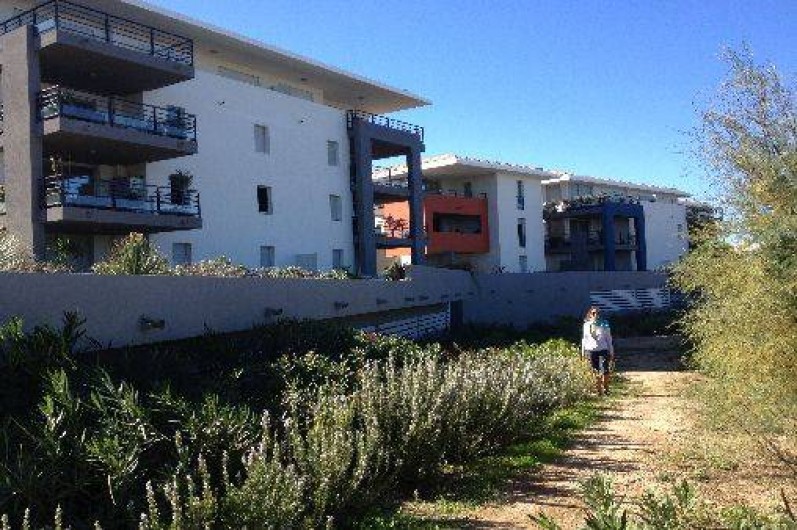 Location de vacances - Appartement à L'Île-Rousse - batiment