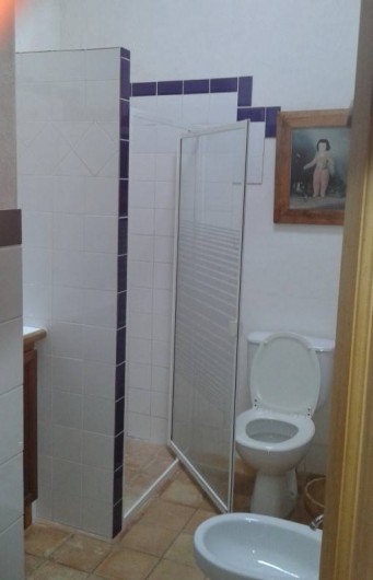 Location de vacances - Maison - Villa à Saint-Clément-des-Baleines - salle de douche chambre 3 . lavabo à G sur console