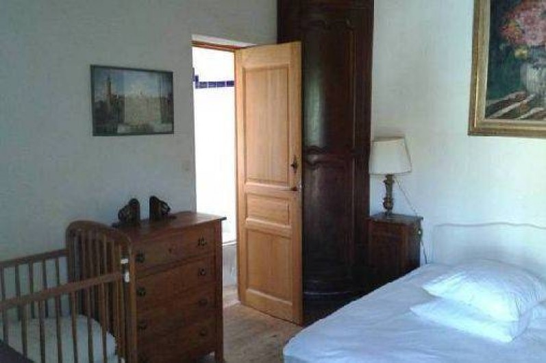 Location de vacances - Maison - Villa à Saint-Clément-des-Baleines - chambre 2 et la porte de sa salle de bain 