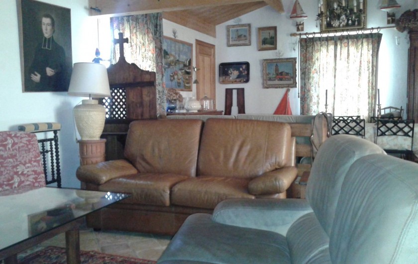 Location de vacances - Maison - Villa à Saint-Clément-des-Baleines - salon coté table de salle à manger et porte de la cuisine au fond à gauche