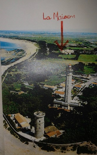 Location de vacances - Maison - Villa à Saint-Clément-des-Baleines - flèche pour pointer la maison à 100 m de l'accès à la grande plage de  la Conche