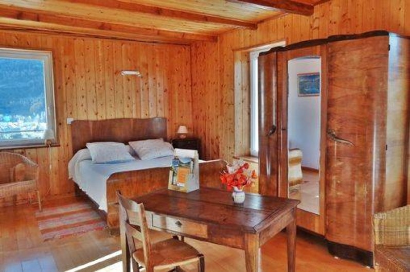 Location de vacances - Gîte à Colmars - Les Transhumances-chambre  d'hôtes Les Tours du Lac