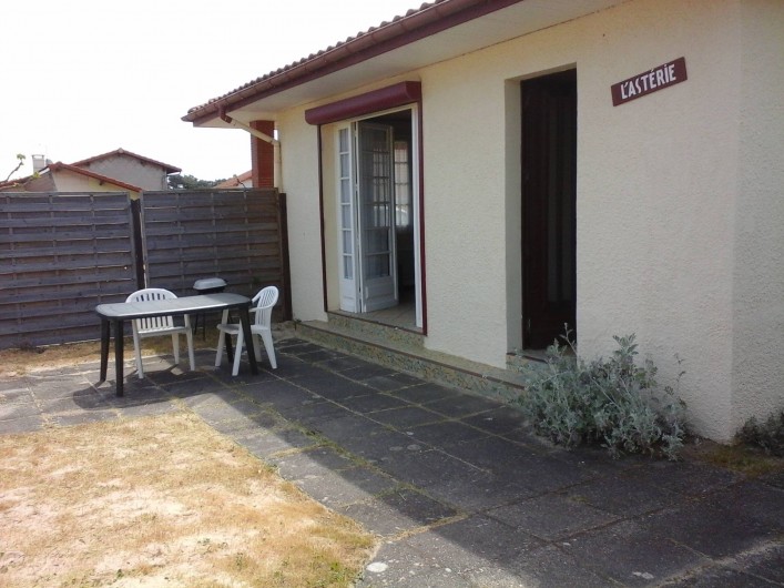 Location de vacances - Villa à Mimizan - Villa "l'astérie" barbecue et salon de jardin