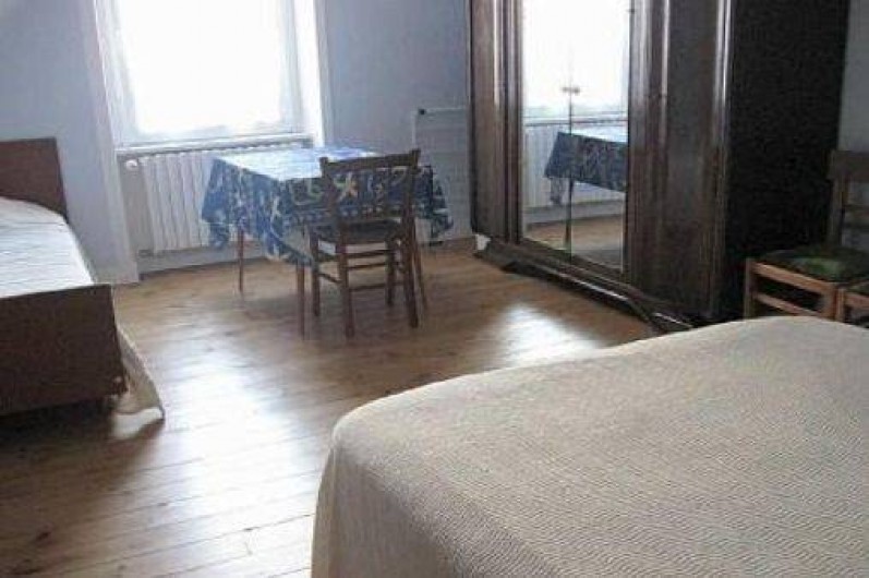 Location de vacances - Maison - Villa à Loctudy - chambre 1 avec un lit de 0.90m de large et un lit  de 1.40 m