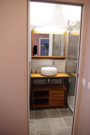 Location de vacances - Appartement à Villard-de-Lans - salle de douche attenante à la chambre  2