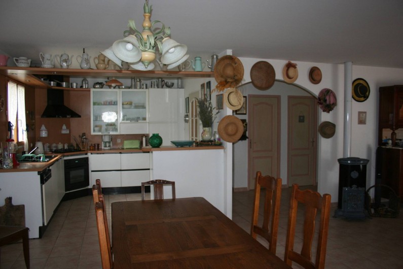 Location de vacances - Villa à Saint-Martin-sur-Lavezon - Cuisine salle à manger