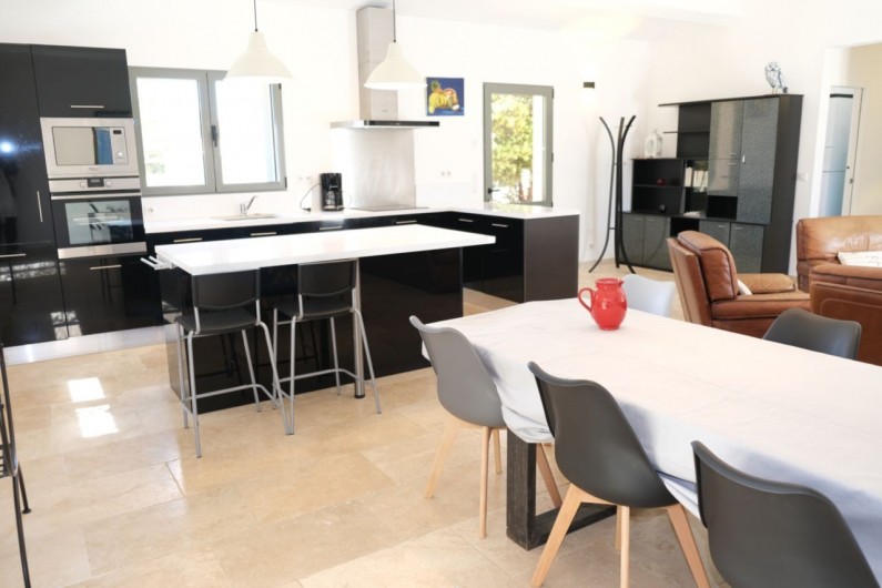 Location de vacances - Villa à Aureille - Salle à manger ouverte sur la cuisine