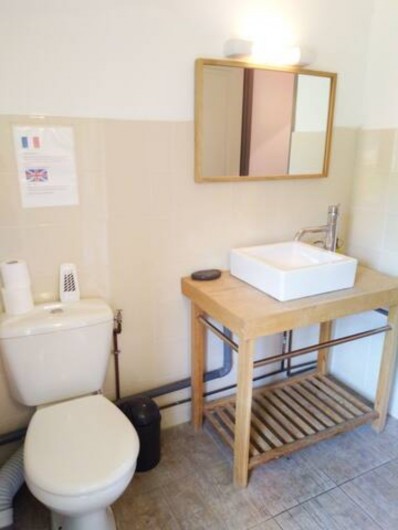 Location de vacances - Mas à Sahune - 1er étage Salle de bains (vasque, douche, wc)
