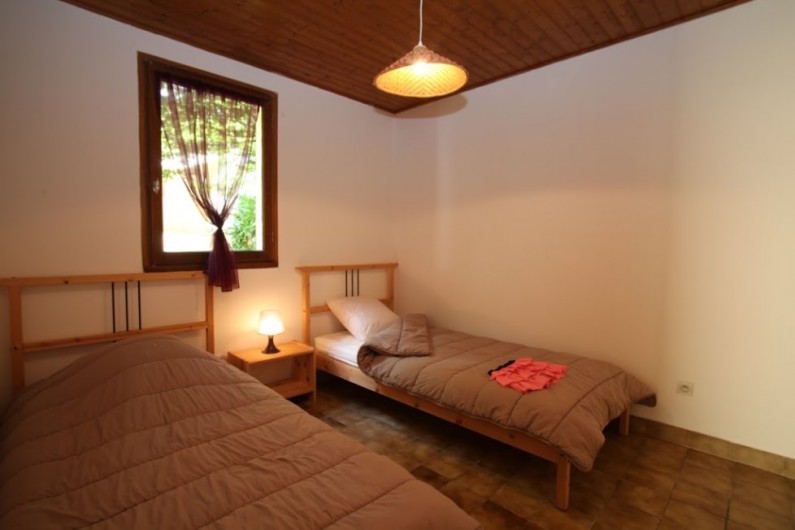 Location de vacances - Gîte à Calviac-en-Périgord - chambre n°2 2 lits en 90