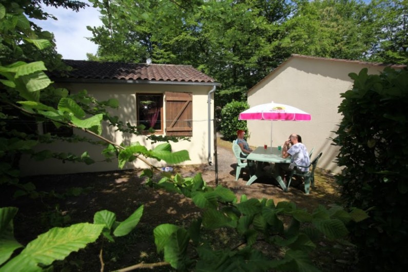 Location de vacances - Gîte à Calviac-en-Périgord - exterieur de maison