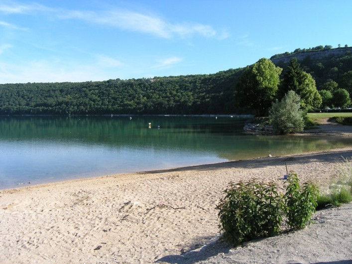 Location de vacances - Appartement à Songeson - plage du domaine de chalain à 4km de la location