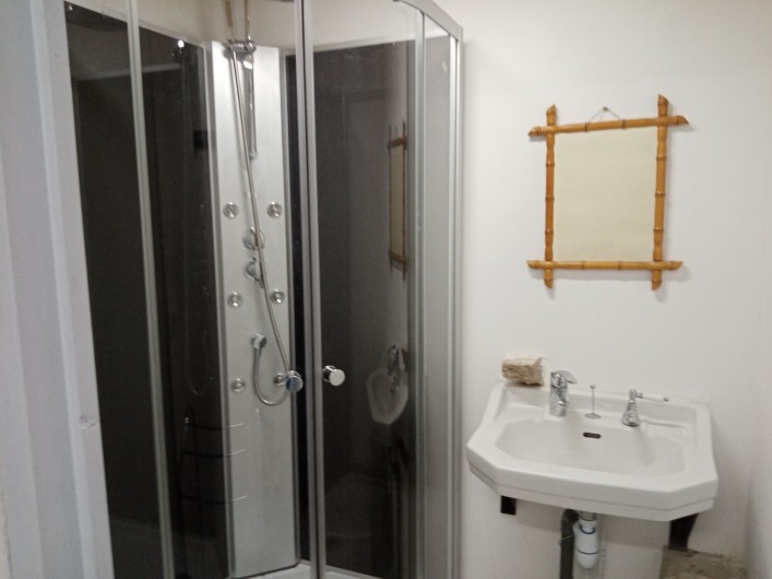 Location de vacances - Appartement à Songeson - salle de douche