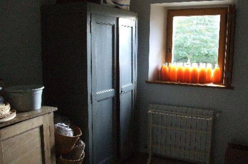 Location de vacances - Maison - Villa à Saint-Maden - Arrière-cuisine et buanderie Jus de pomme maison