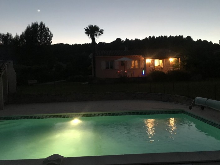 Location de vacances - Villa à Mormoiron - Piscine éclairée