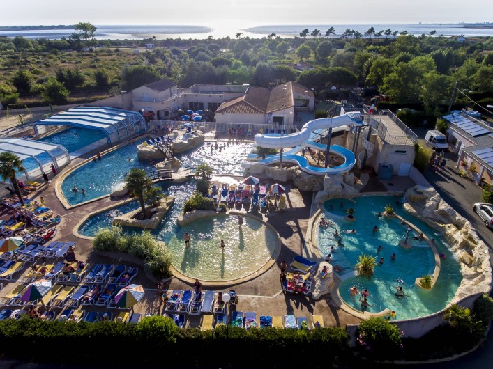 Location de vacances - Camping à Aytré - notre bel espace aquatique vu du ciel.
