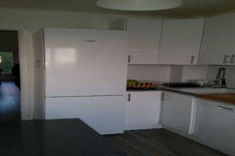 Location de vacances - Appartement à Cannes - Cuisine vue coin évier