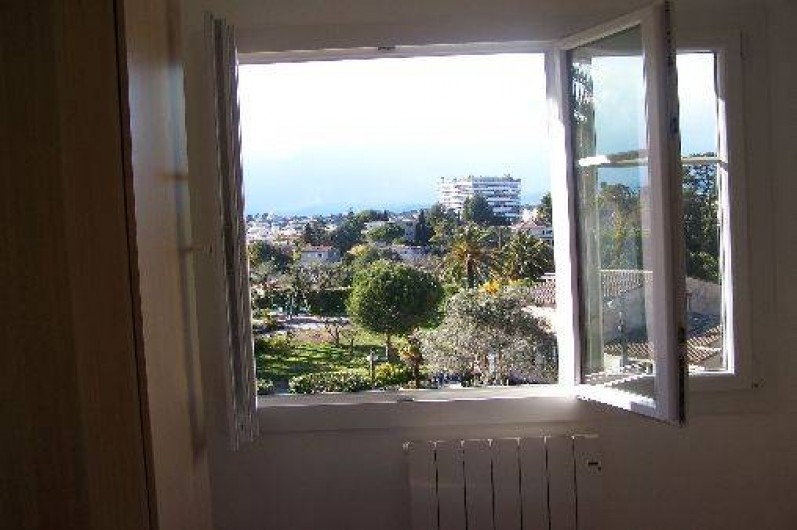 Location de vacances - Appartement à Cannes - Vue chambre 1