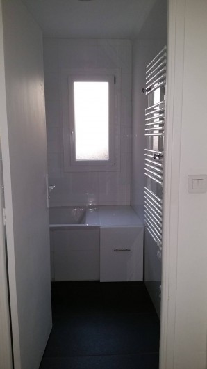 Location de vacances - Appartement à Cannes - Vue salle de bain