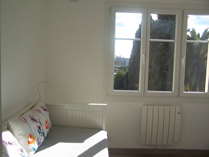 Location de vacances - Appartement à Cannes - Vue de la chambre 2