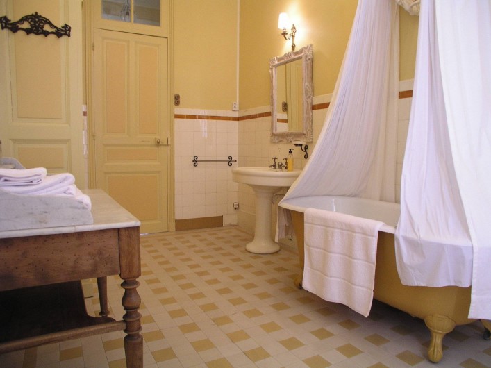 Location de vacances - Chambre d'hôtes à Bessines-sur-Gartempe - Bathroom chambre D'or