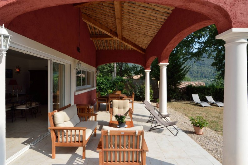 Location de vacances - Villa à Bargemon - L'été la terrasse est à l'ombre jusqu'à en moyenne 14 h