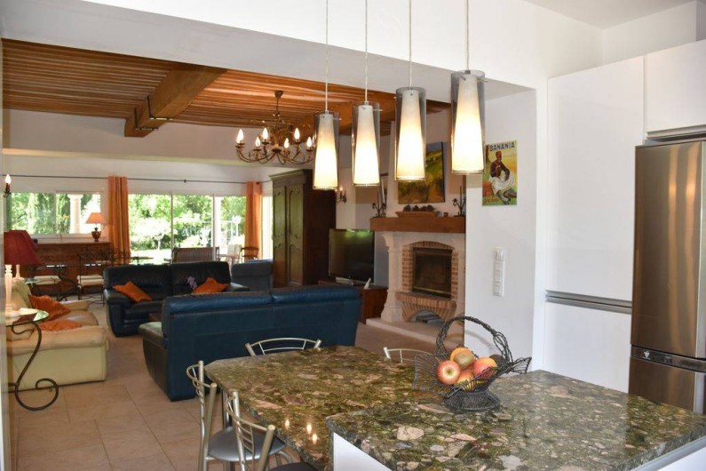 Location de vacances - Villa à Bargemon - Cuisine américaine avec plan de travail et table en granit