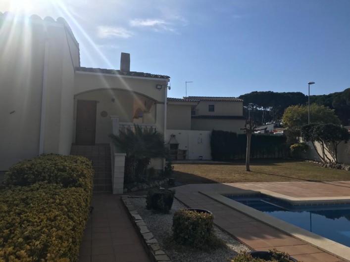 Location de vacances - Villa à L'Escala - PASSAGE ENTREE VILLA