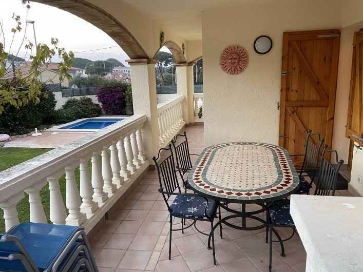 Location de vacances - Villa à L'Escala - TERRASSE COUVERTE