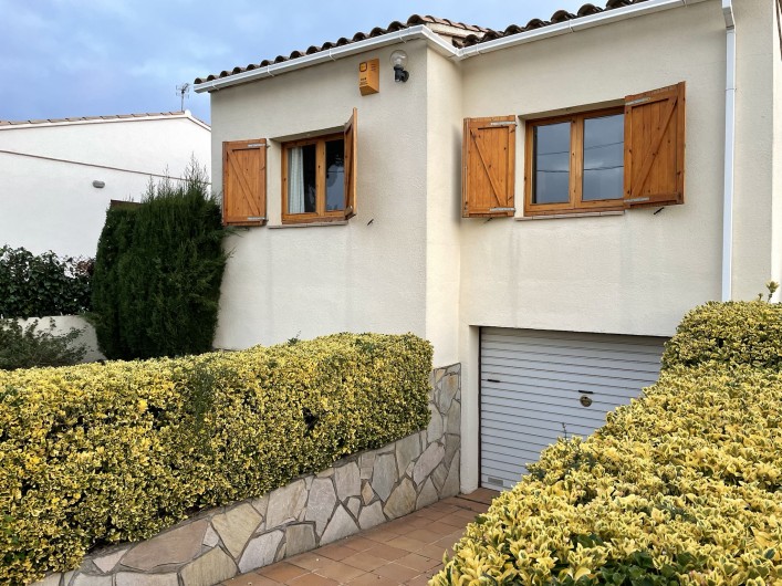 Location de vacances - Villa à L'Escala - ENTRE DE GARAGE PARKING 1 VOITURE PRIVE