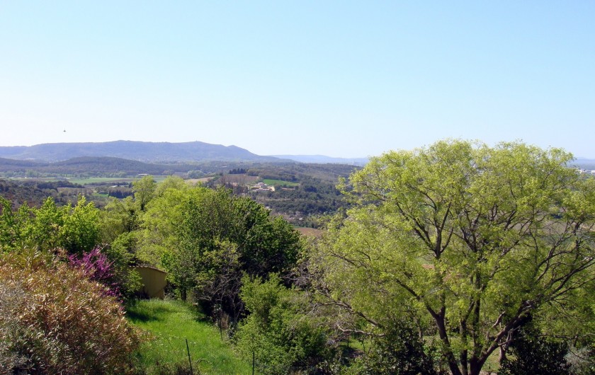 Location de vacances - Gîte à La Garde-Adhémar - Vue Sud Mont-ventoux (vaucluse) depuis la terrasse de la chambre