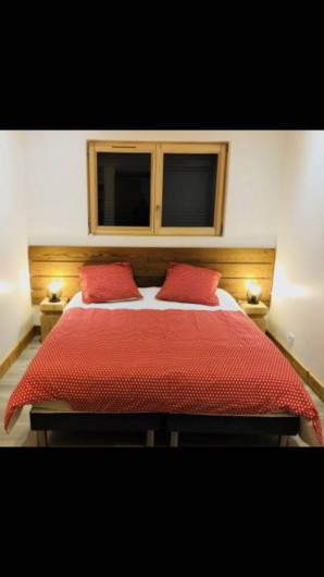 Location de vacances - Chalet à Saint-Sigismond - Chambre Le Pic du Marcelly 2 lits 80 X 190  OU  1 lit 160X190 cm