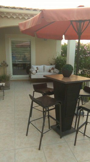 Location de vacances - Villa à Beaucaire - TERRASSE DEVANT LA MAISON