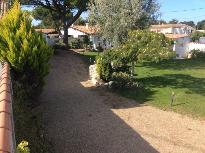 Location de vacances - Maison - Villa à Saint-Pierre-d'Oléron - Allée privative pour le stationnement