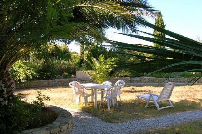 Location de vacances - Appartement à Lumio - Jardin