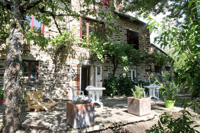 Location de vacances - Chambre d'hôtes à Sauveterre-de-Rouergue - Terrasse maison d'hôtes
