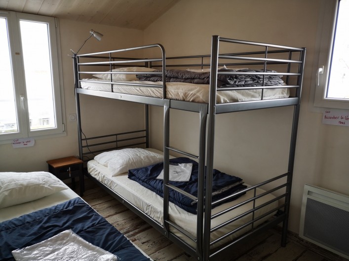 Location de vacances - Maison - Villa à Noirmoutier-en-l'Île - Chambre N°2   3 lit de 1 pers dont 1 superposé  vue mer et double impasse