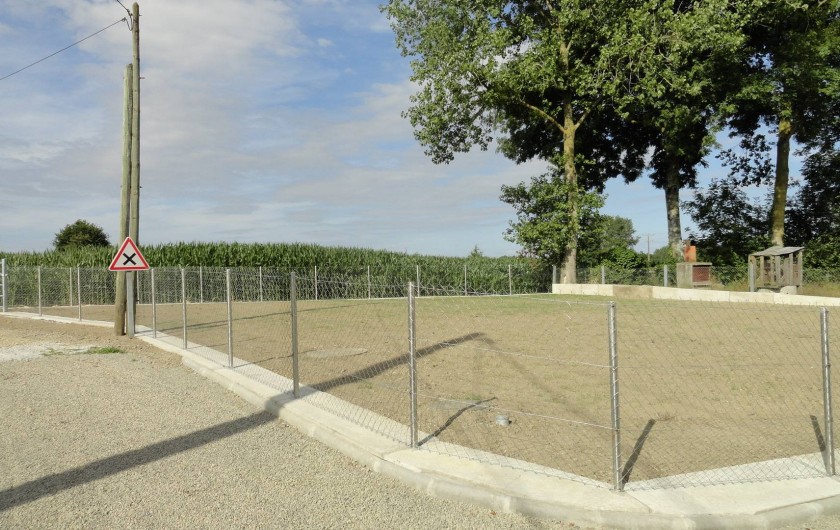 Location de vacances - Maison - Villa à Vessey - pelouse terminée et clôturée