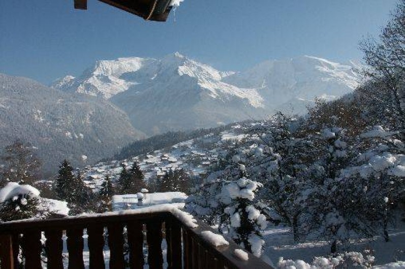 Location de vacances - Chalet à Saint-Gervais-les-Bains - Le Mont Blanc vu du balcon rez-de-chaussée