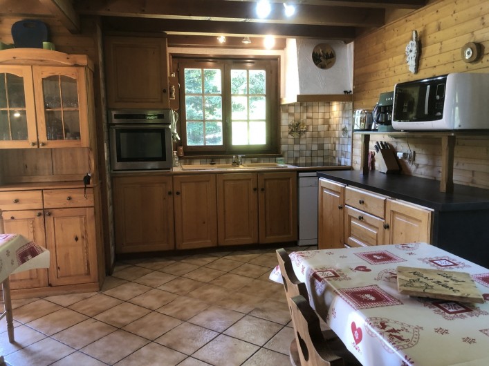 Location de vacances - Chalet à Saint-Gervais-les-Bains - cuisine ouverte avec électroménager complet