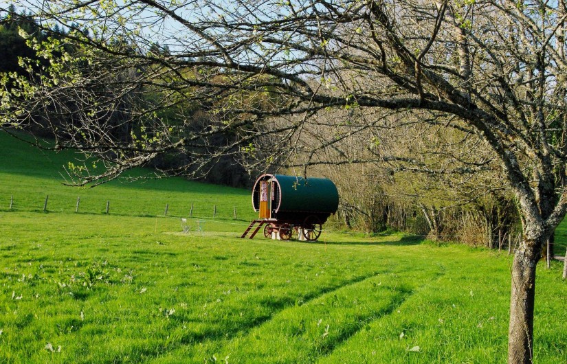 Location de vacances - Gîte à Les Nans - La roulotte "le Drô'lit" (2 personnes) peut être louée en complément.