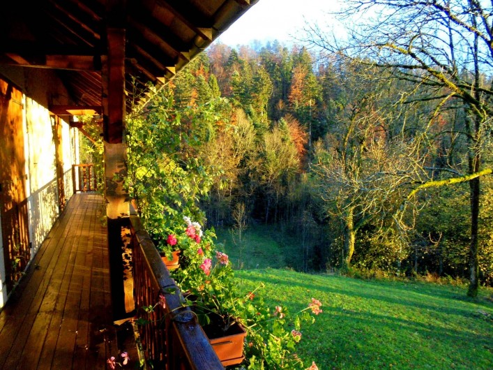 Location de vacances - Gîte à Les Nans - Balcon avec vue.