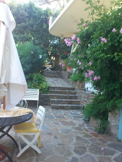Location de vacances - Villa à Bormes-les-Mimosas - L’escalier qui mène aux chambres