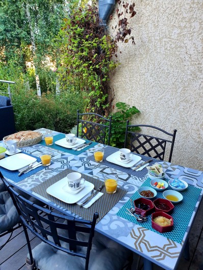 Location de vacances - Villa à Chorges - Petit-déjeuner en terrasse