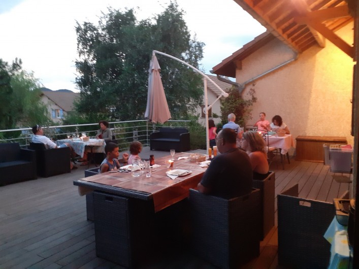 Location de vacances - Villa à Chorges - Repas du soir, soleil couchant