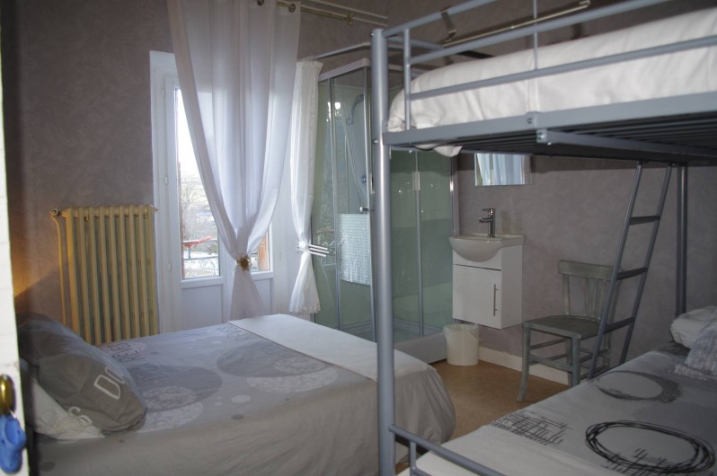 Location de vacances - Chambre d'hôtes à Saint-Étienne-du-Valdonnez - La Chambre Paro pour 1 couple avec 2 enfants à l'Auberge du Bramont en Lozère