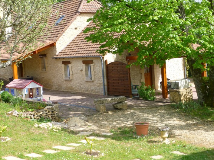 Location de vacances - Gîte à Auriac-du-Périgord - Vue arrière des 2 gîtes