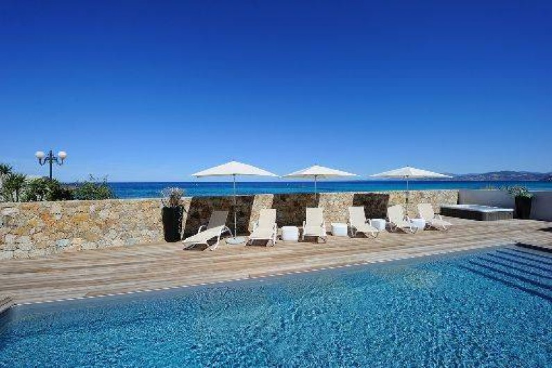 Location de vacances - Appartement à L'Île-Rousse - Rez-de-jardin vue mer