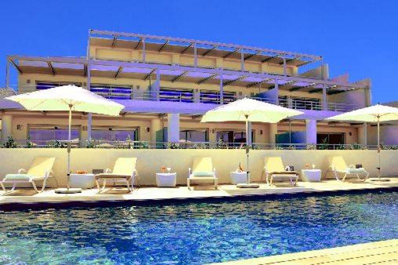 Location de vacances - Appartement à L'Île-Rousse - Espace piscine