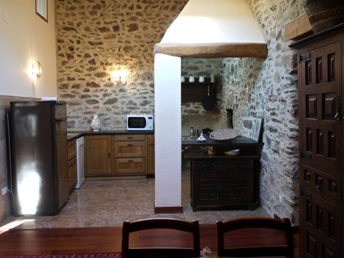 Location de vacances - Appartement à L'Albère - La cuisine vue de la salle à manger
